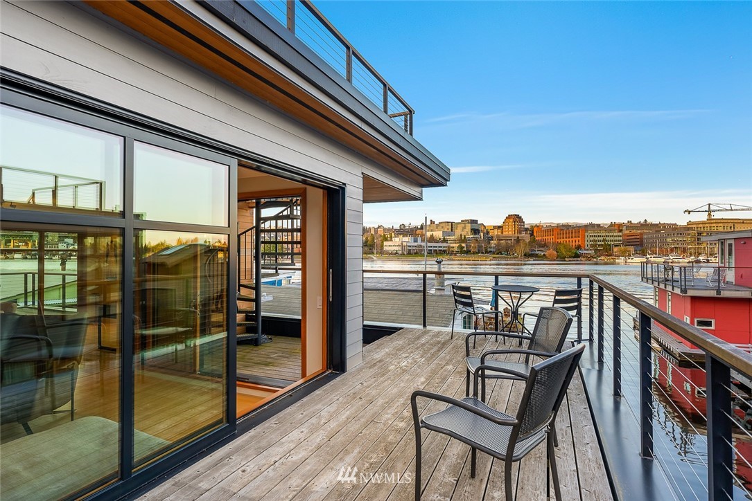 3146 Portage Bay Place East, Unit G Seattle, WA 98102 - Photo 17 of 38