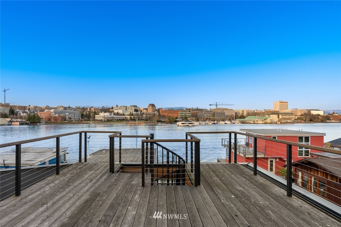 3146 Portage Bay Place East, Unit G Seattle, WA 98102 - Photo 5 of 38