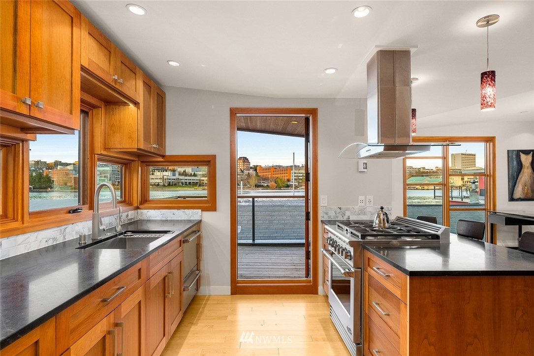 3146 Portage Bay Place East, Unit G Seattle, WA 98102 - Photo 6 of 38