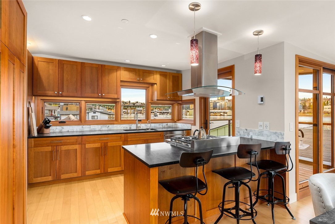 3146 Portage Bay Place East, Unit G Seattle, WA 98102 - Photo 9 of 38