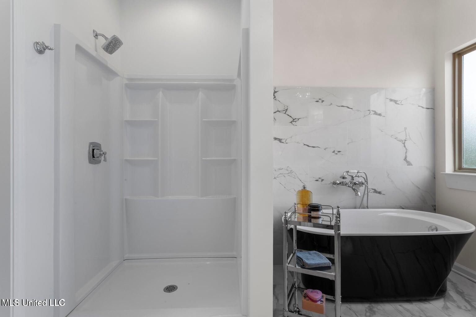 87001 Beaux Vue Court Diamondhead, MS 39525 - Photo 17 of 32 18 Primary Bath