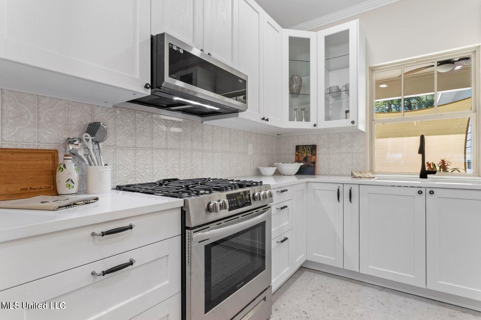 87001 Beaux Vue Court Diamondhead, MS 39525 - Photo 8 of 32 10 Kitchen