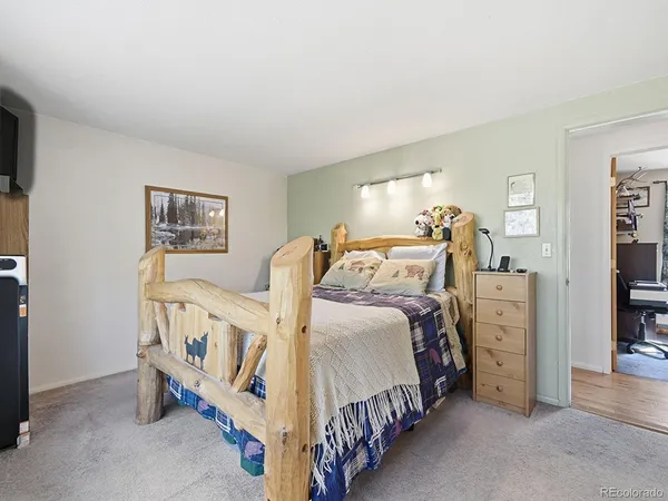 a bedroom with a bed and a large mirror with the outer view