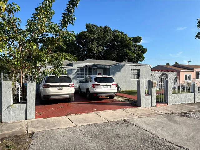 a car parked in front of white house
