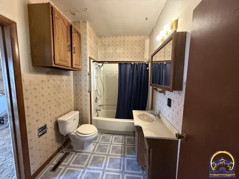 215 Kickapoo Street Hiawatha, KS 66434 - Photo 4 of 11