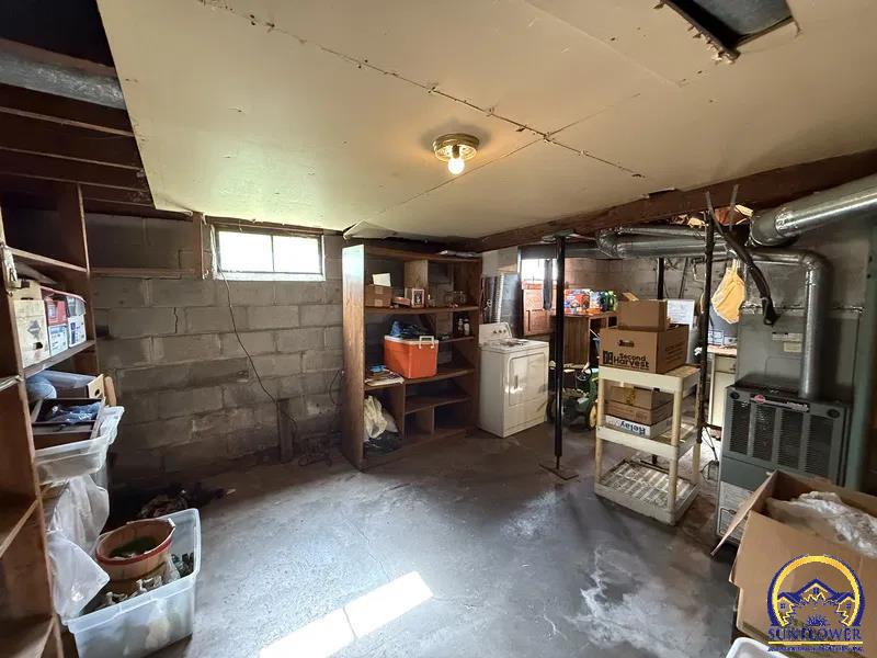 215 Kickapoo Street Hiawatha, KS 66434 - Photo 7 of 11