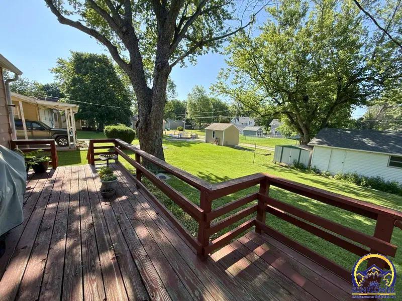 215 Kickapoo Street Hiawatha, KS 66434 - Photo 8 of 11