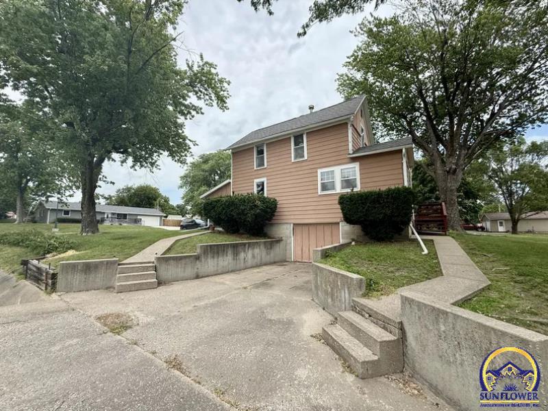 215 Kickapoo Street Hiawatha, KS 66434 - Photo 9 of 11