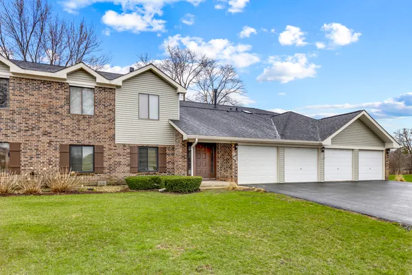 $2,445 | 961 Cumberland Court, Unit A2, Roselle, IL 60172