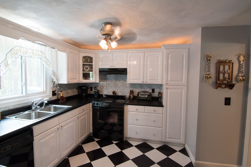 5 Red Deer Road Londonderry, NH 03053 - Photo 14 of 40