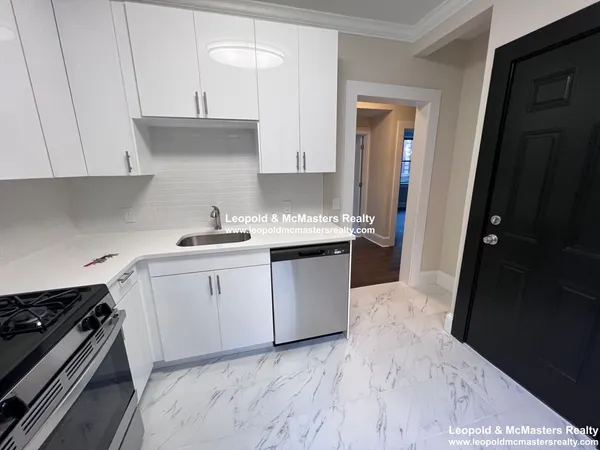 $3,975 | 98 Longwood Avenue, Unit 3, Brookline, MA 02446