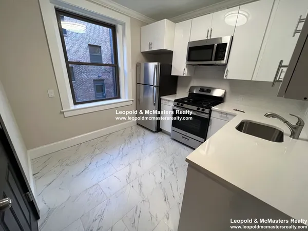 $3,975 | 98 Longwood Avenue, Unit 3, Brookline, MA 02446