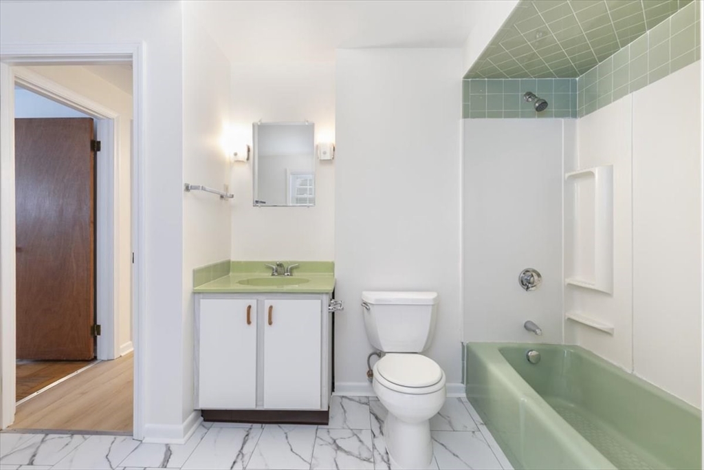 40 Railroad Avenue, Unit B2 Beverly, MA 01915 - Photo 18 of 31