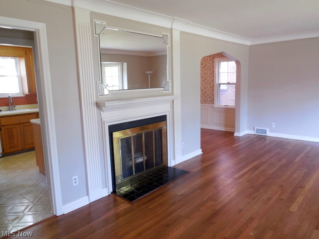 3597 Tullamore Road Cleveland, OH 44118 - Photo 6 of 20 Living room -View 3