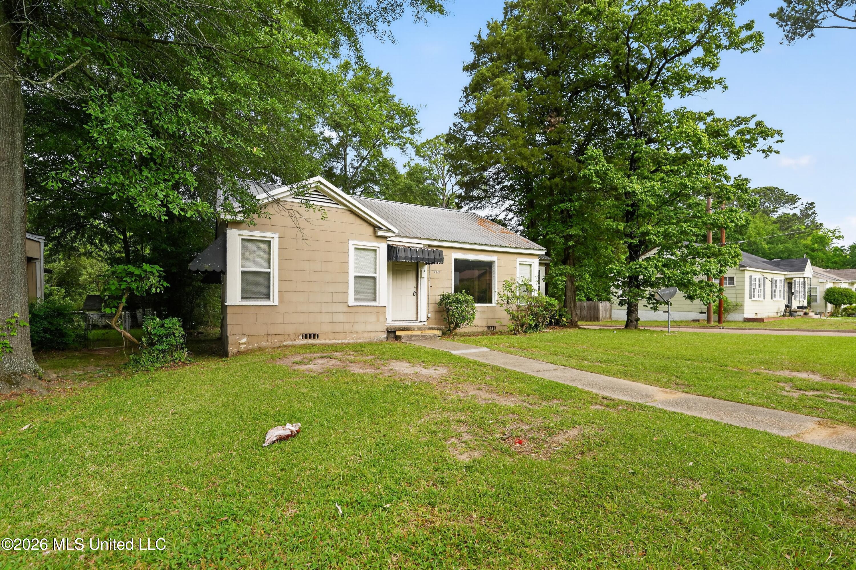 3021 Downing Street Jackson, MS 39216 - Photo 2 of 43 5