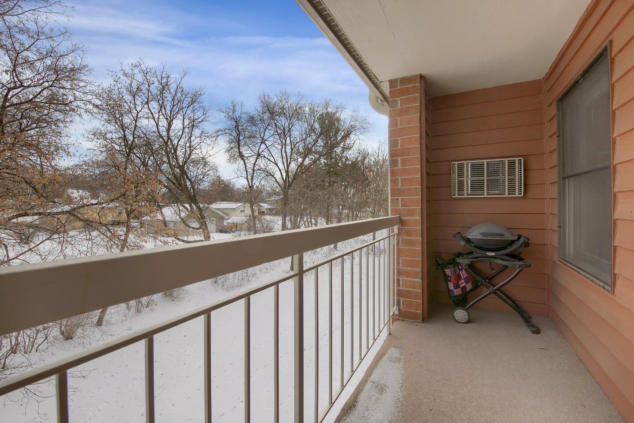 500 County B Road West, Unit 328 Roseville, MN 55113 - Photo 12 of 48