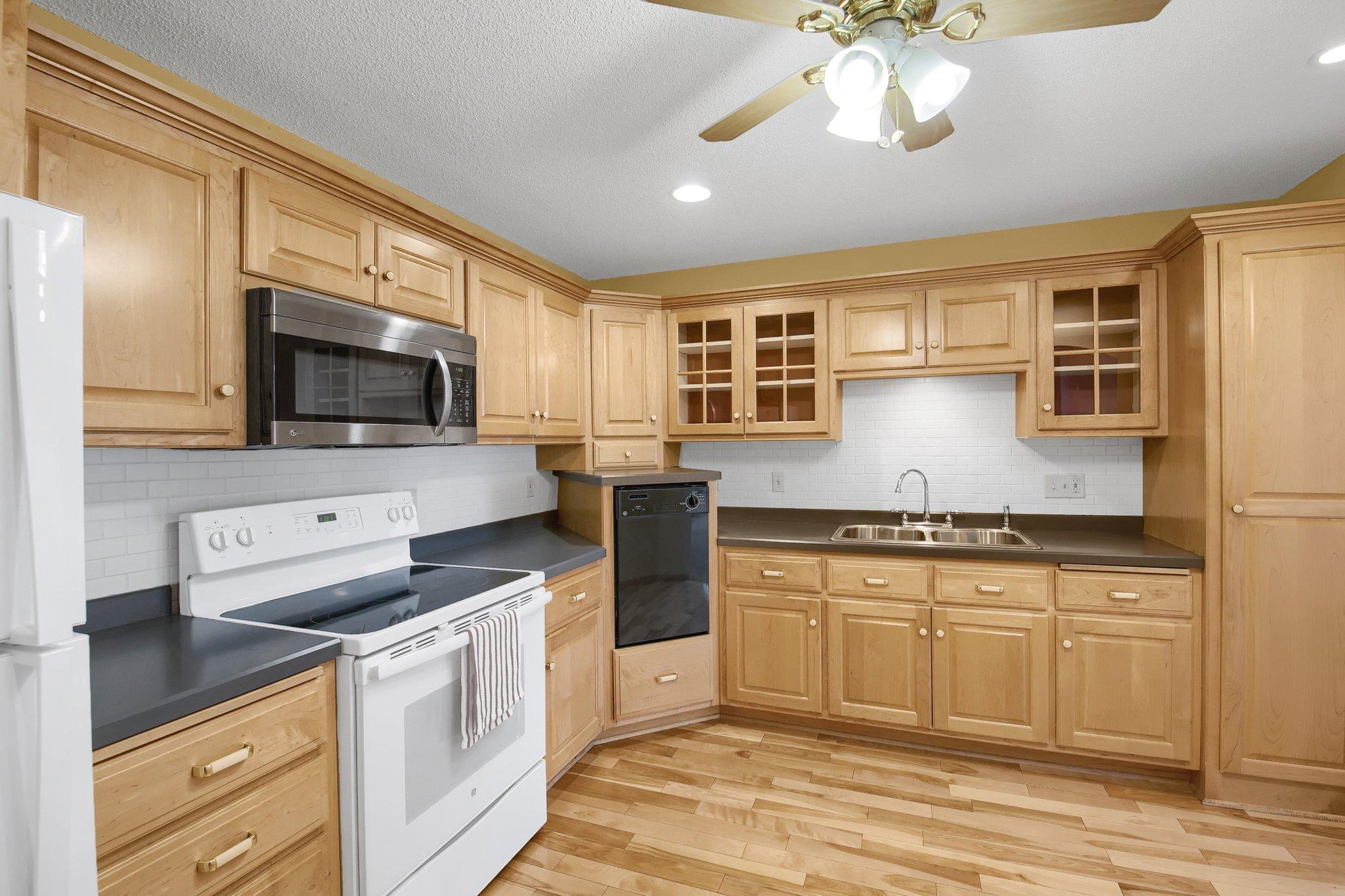 500 County B Road West, Unit 328 Roseville, MN 55113 - Photo 2 of 48
