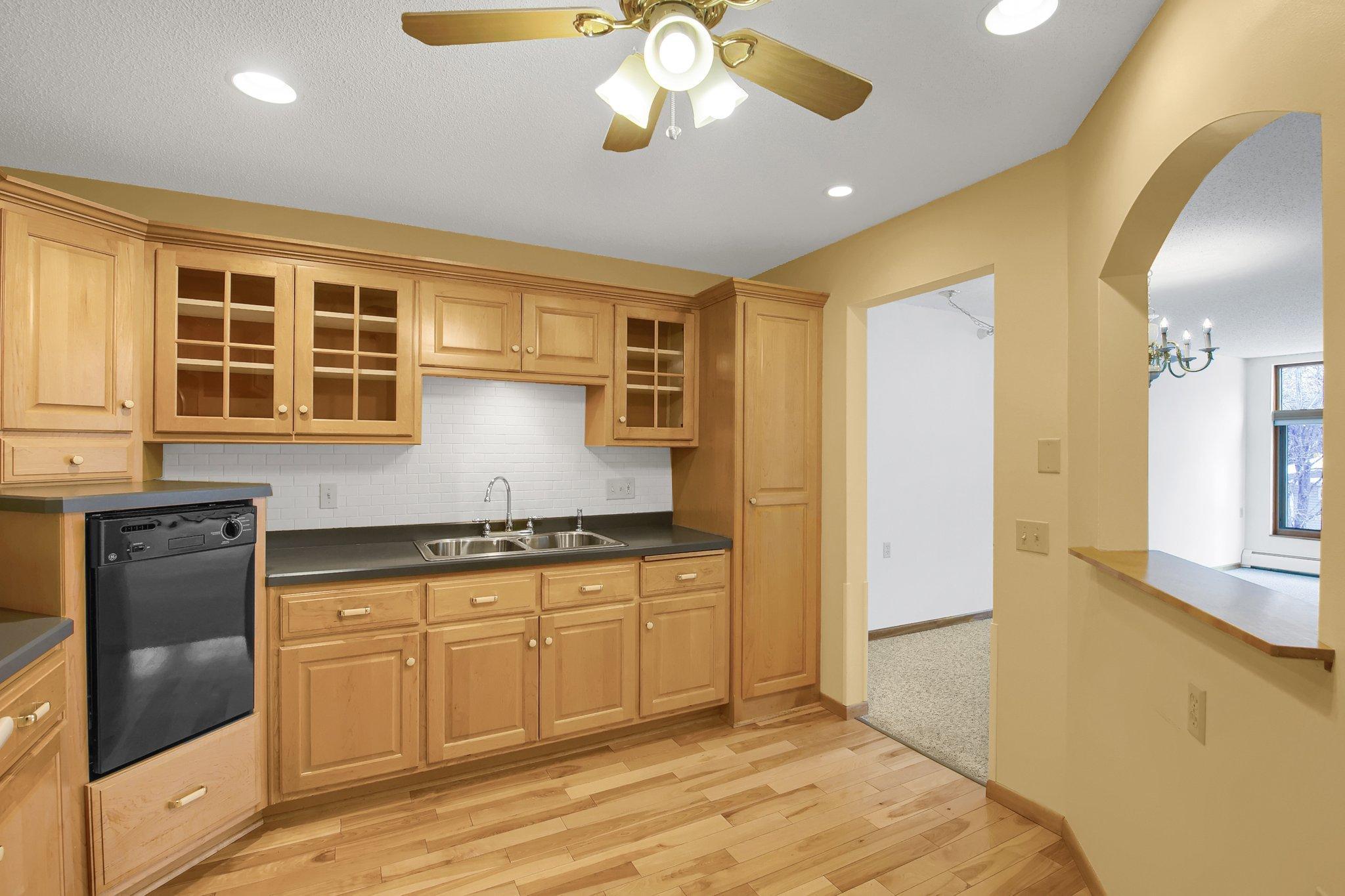 500 County B Road West, Unit 328 Roseville, MN 55113 - Photo 9 of 48