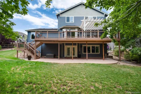a bathroom with a white bath tub