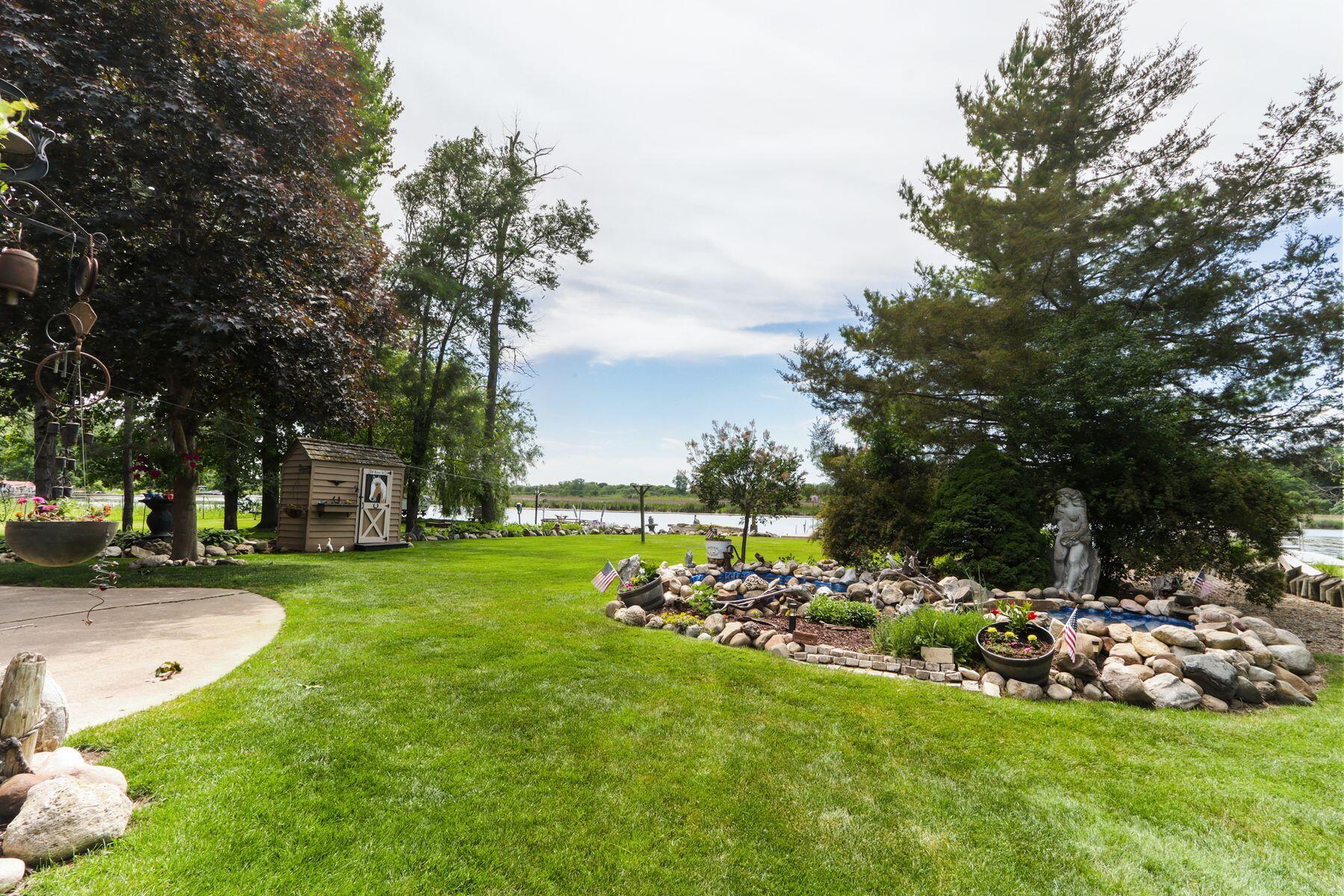 8508 Fox River Road Waterford, WI 53185 - Photo 25 of 30 Lovely Outdoor Space