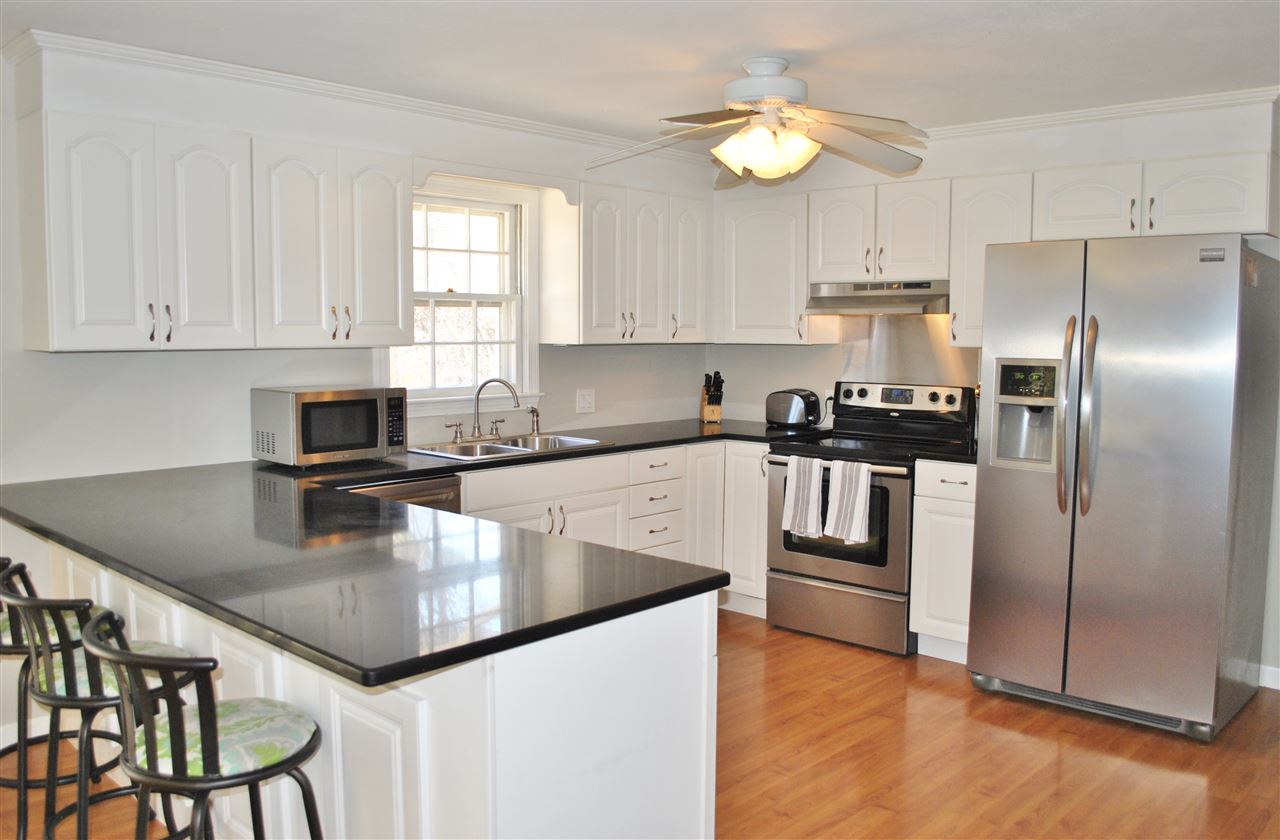 22 Pemberton Road Nashua, NH 03063 - Photo 5 of 28 Gallery Image 5