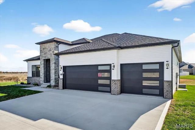 $775,000 | 805 Golden Bell Lane, O'Fallon, IL 62269