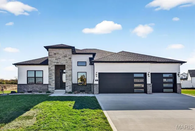 $775,000 | 805 Golden Bell Lane, O'Fallon, IL 62269