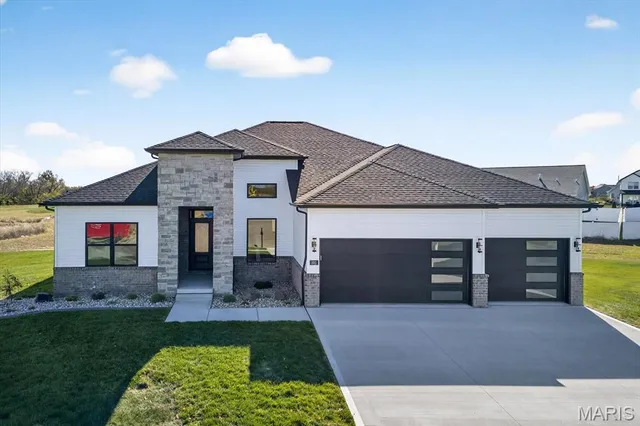 $775,000 | 805 Golden Bell Lane, O'Fallon, IL 62269