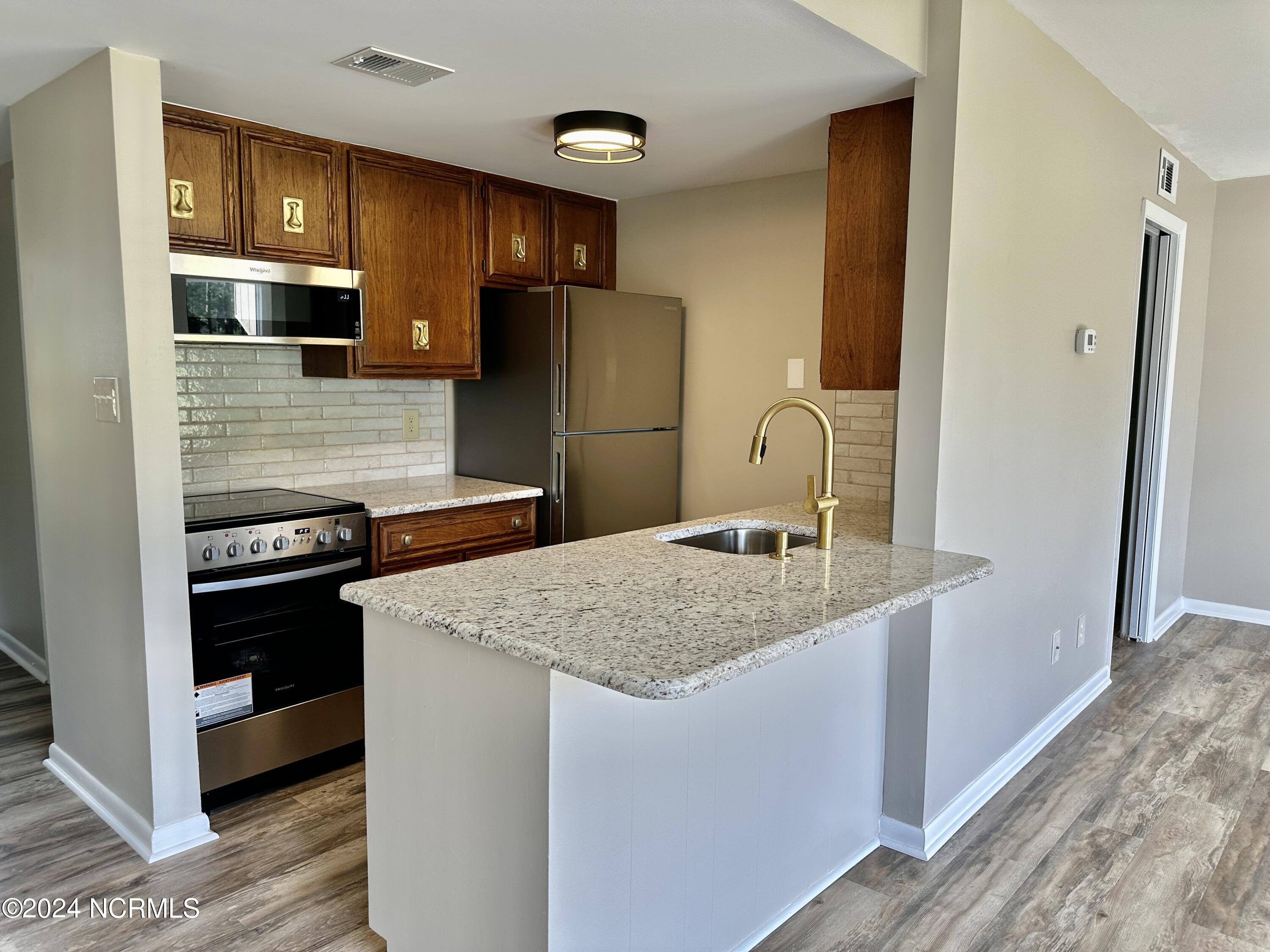 85 Pine Valley Road, Unit 29 Pinehurst, NC 28374 - Photo 13 of 36 Fabulous stainless steel appliances