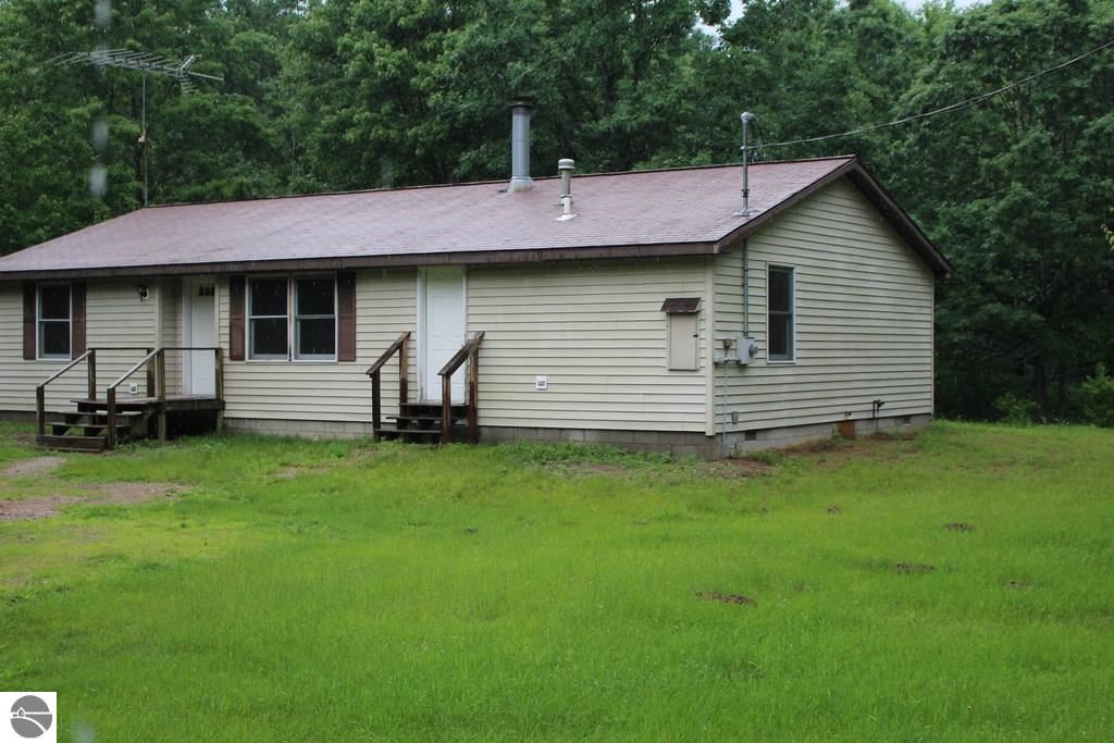 599 South East County Line Road Shepherd, MI 48883 - Photo 19 of 19 1786596-18.JPG