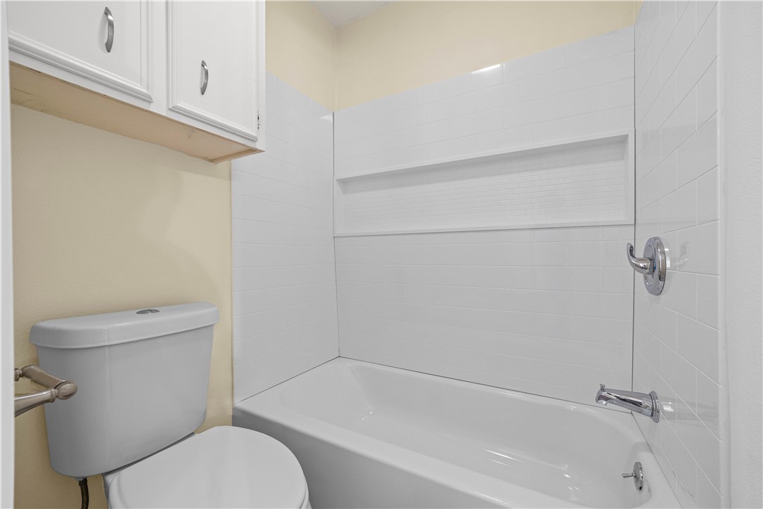 4418 Holly Ridge Drive Corpus Christi, TX 78413 - Photo 24 of 26 primary bath