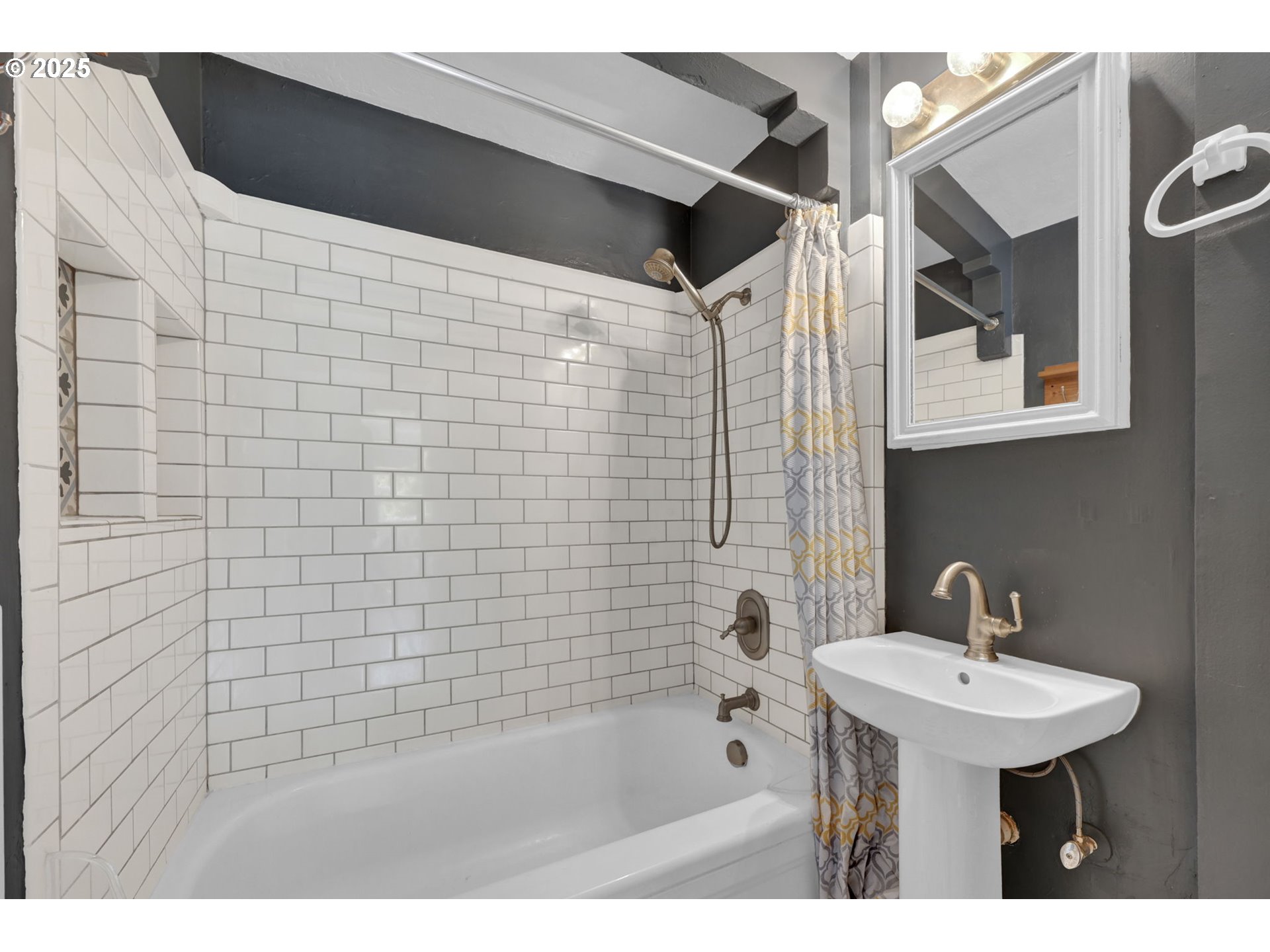 2424 Nixon Street Eugene, OR 97403 - Photo 21 of 48 a bathroom with a sink a shower and a mirror