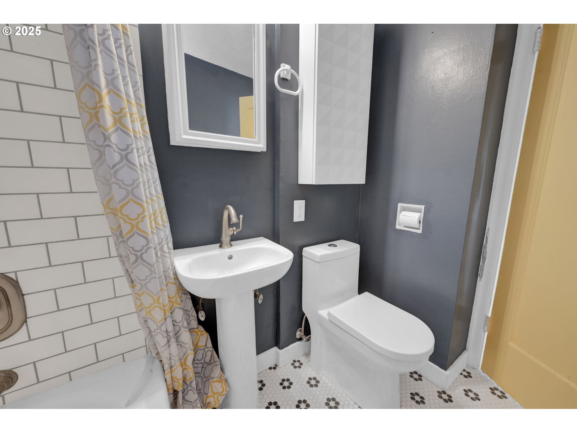 2424 Nixon Street Eugene, OR 97403 - Photo 22 of 48 a bathroom with a sink a toilet and mirror