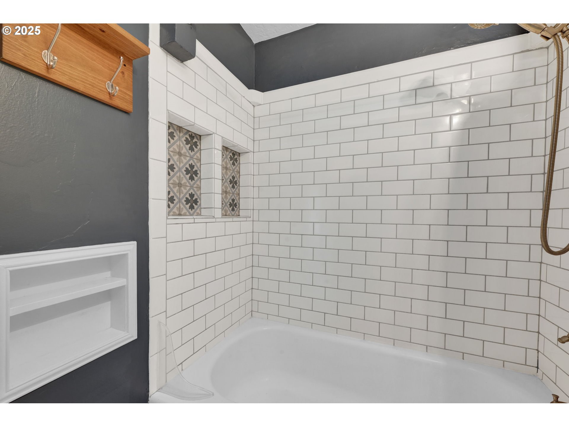 2424 Nixon Street Eugene, OR 97403 - Photo 23 of 48 a bathroom with a shower