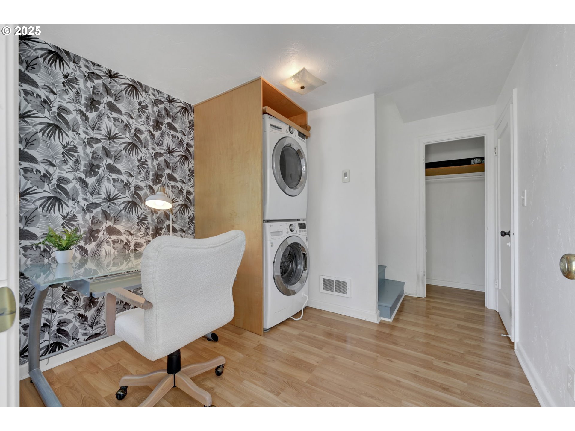 2424 Nixon Street Eugene, OR 97403 - Photo 24 of 48 a view of entryway with washer and dryer