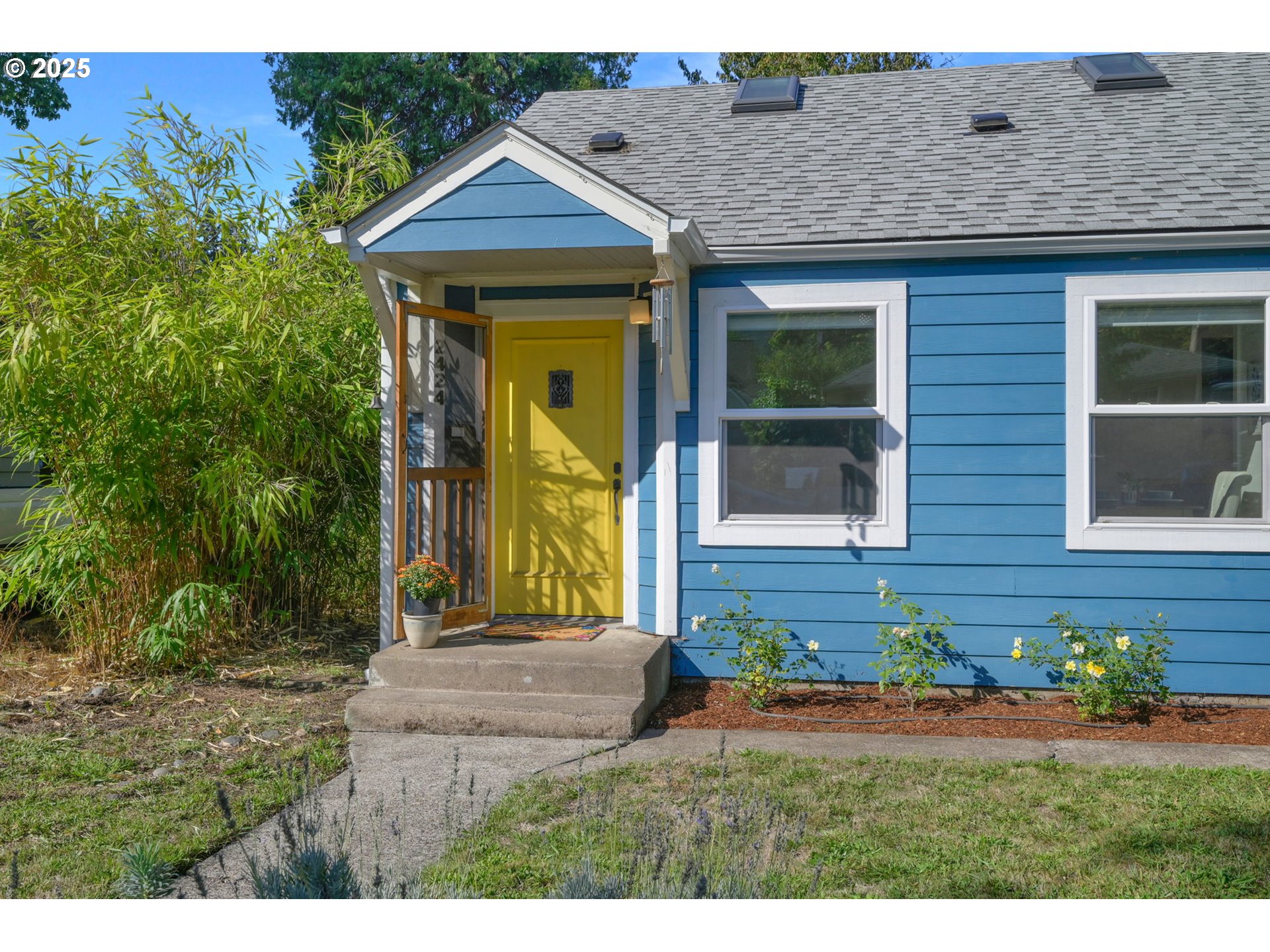 2424 Nixon Street Eugene, OR 97403 - Photo 4 of 48 a front view of a house with garden