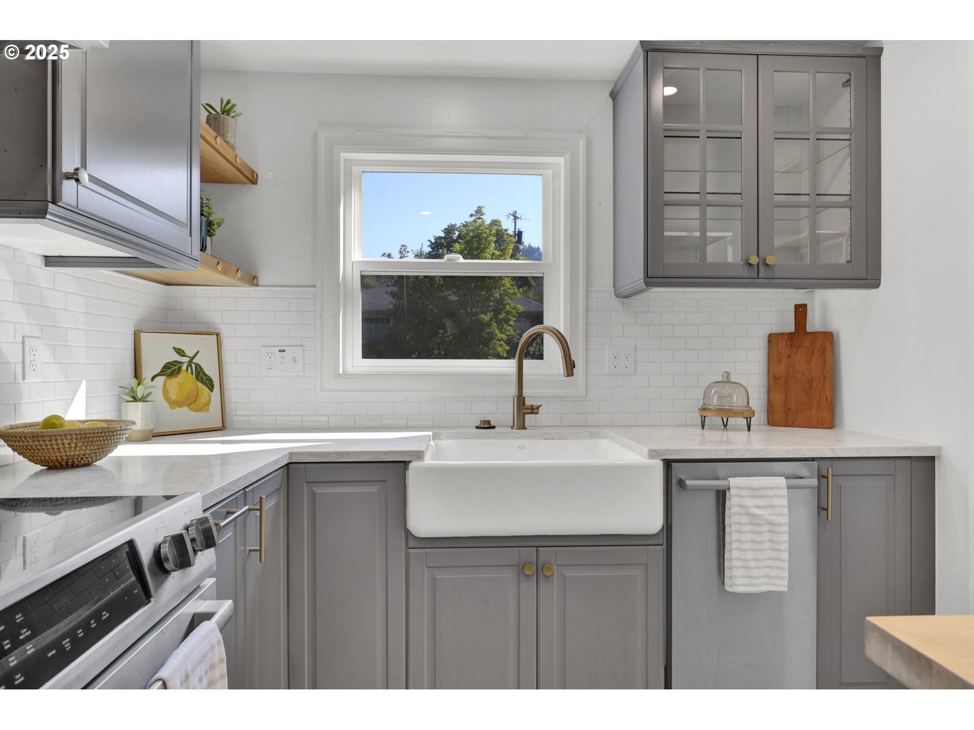 2424 Nixon Street Eugene, OR 97403 - Photo 10 of 48 a bathroom with a sink and a mirror