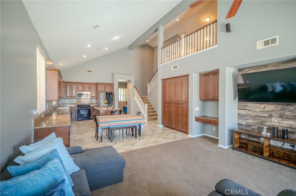 1895 Silver Drop Lane Hemet, CA 92545 - Photo 15 of 50 Family room and kitchen