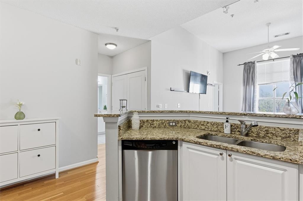 10 Perimeter Summit Boulevard, Unit 2410 Atlanta, GA 30319 - Photo 14 of 31 a bathroom with a sink and a mirror