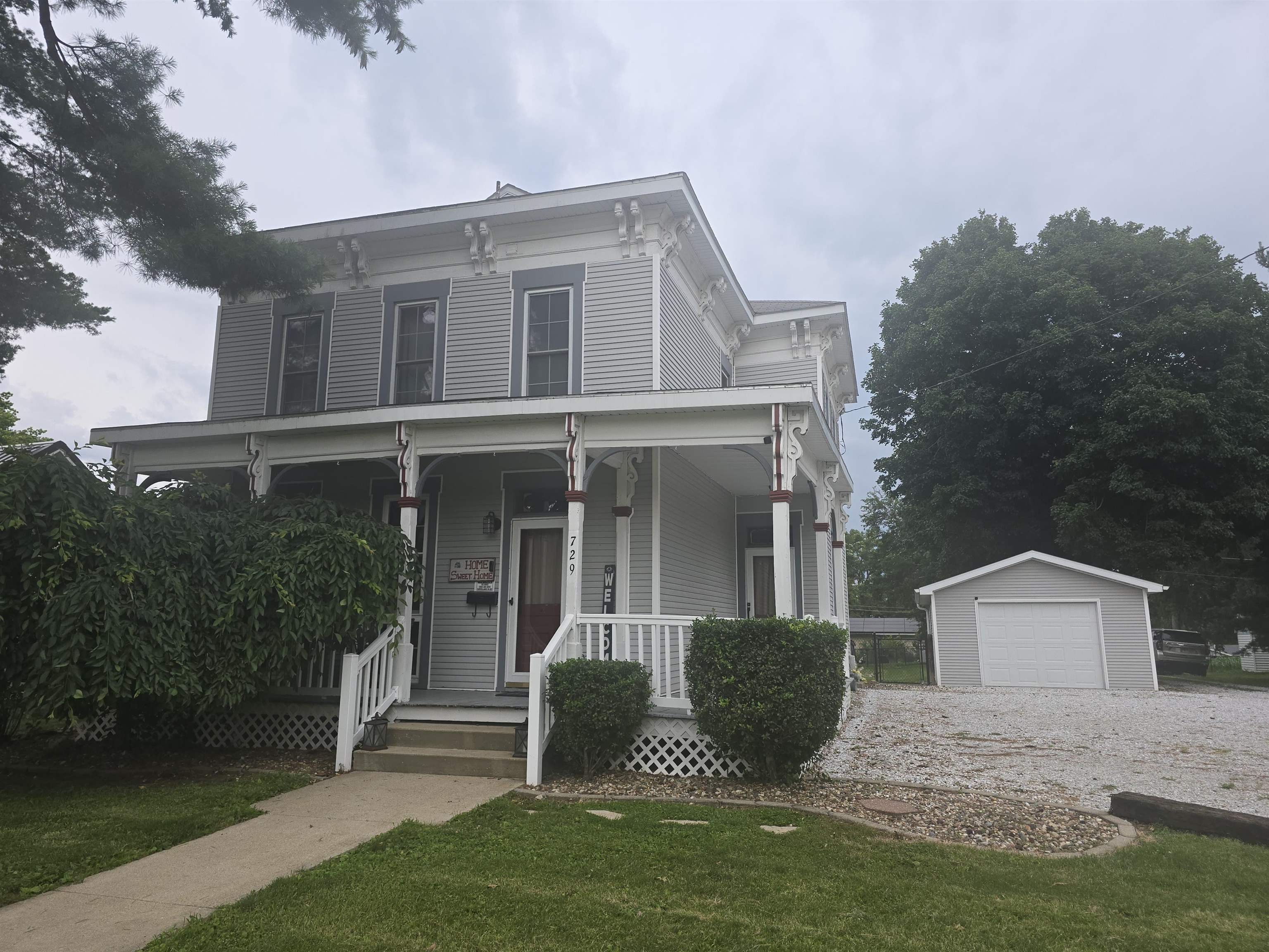 729 Locust Street Carthage, IL 62321 - Photo 1 of 32