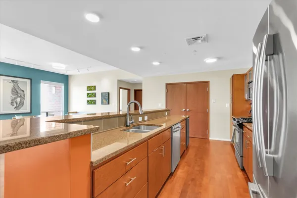 $449,900 | 301 North Neil Street, Unit 608, Champaign, IL 61820