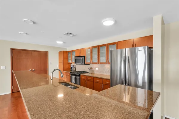 $449,900 | 301 North Neil Street, Unit 608, Champaign, IL 61820