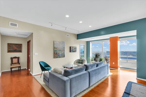 $449,900 | 301 North Neil Street, Unit 608, Champaign, IL 61820
