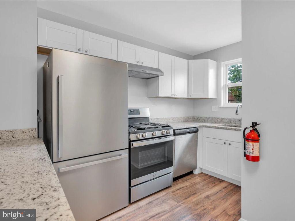 188 Via Cascata Drive Clementon, NJ 08021 - Photo 4 of 23 Kitchen