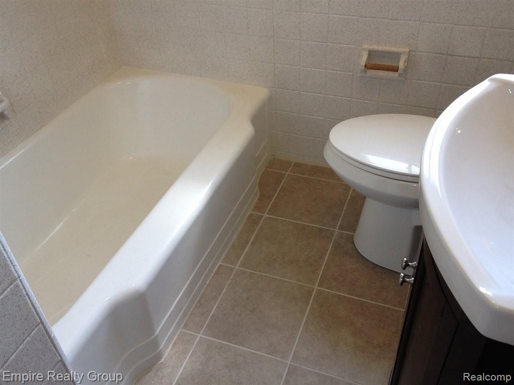9159 Appleton Avenue Redford, MI 48239 - Photo 5 of 21 New Bath