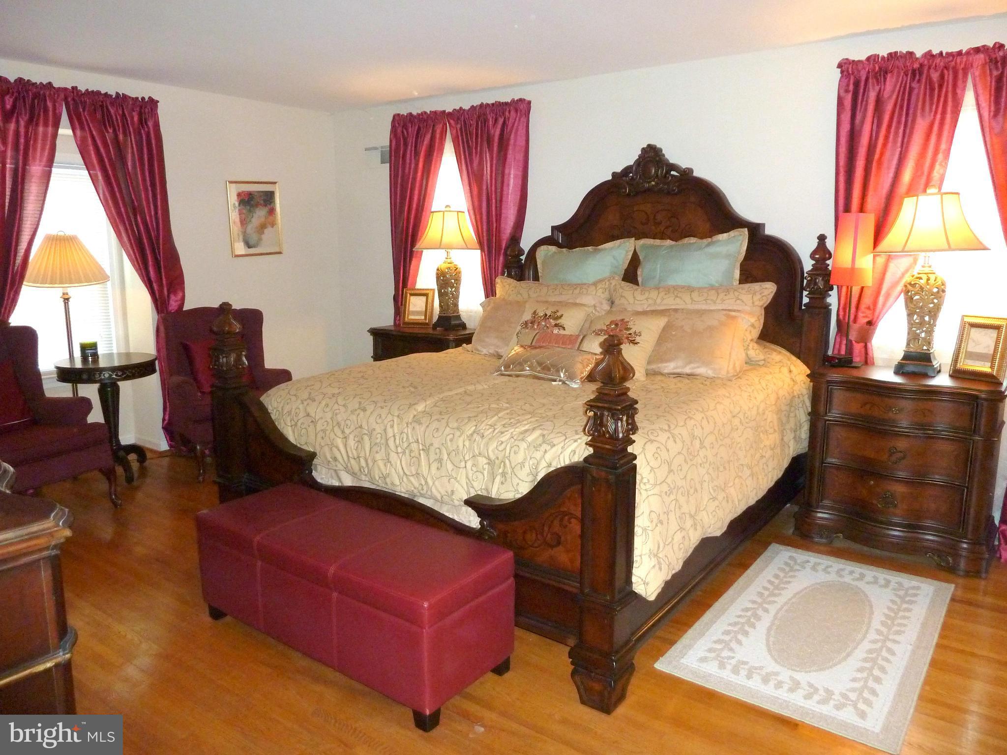 8702 Postoak Road Potomac, MD 20854 - Photo 14 of 27 Bedroom (Master)