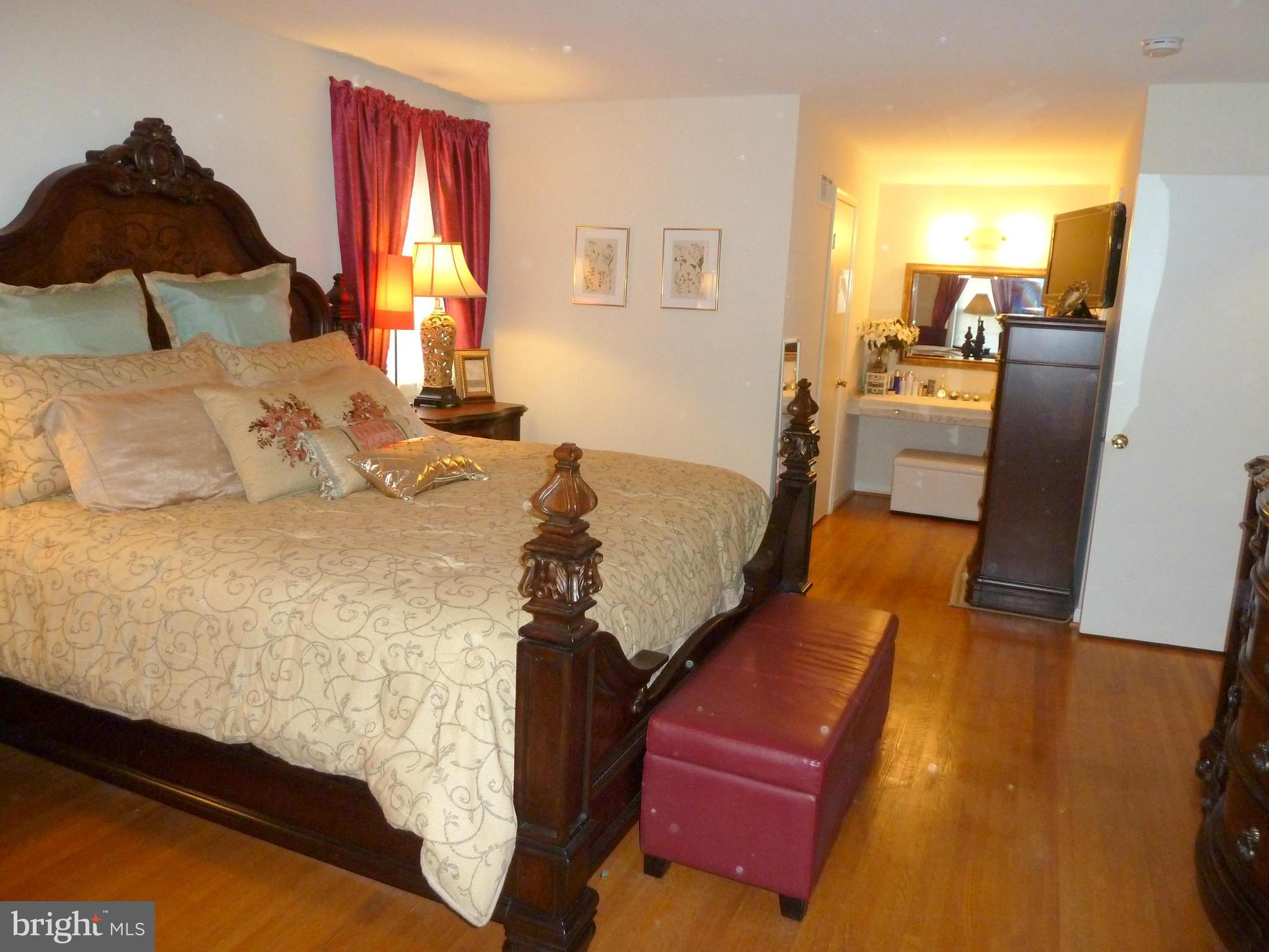 8702 Postoak Road Potomac, MD 20854 - Photo 15 of 27 Bedroom (Master)