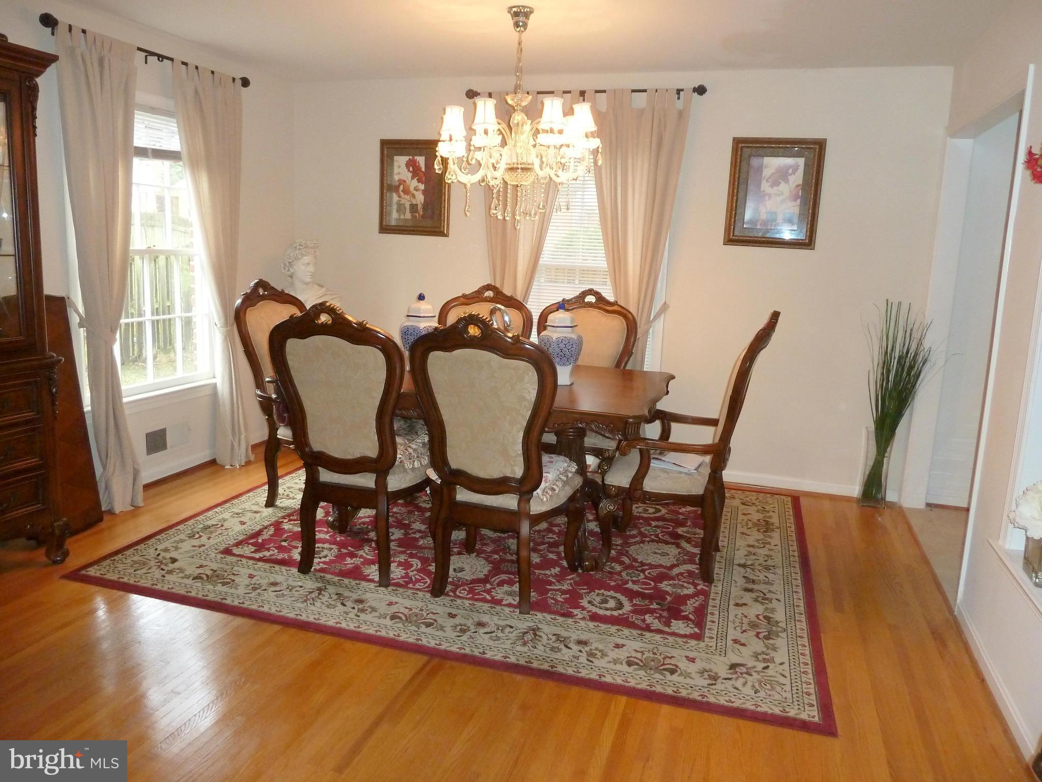 8702 Postoak Road Potomac, MD 20854 - Photo 4 of 27 Dining Room
