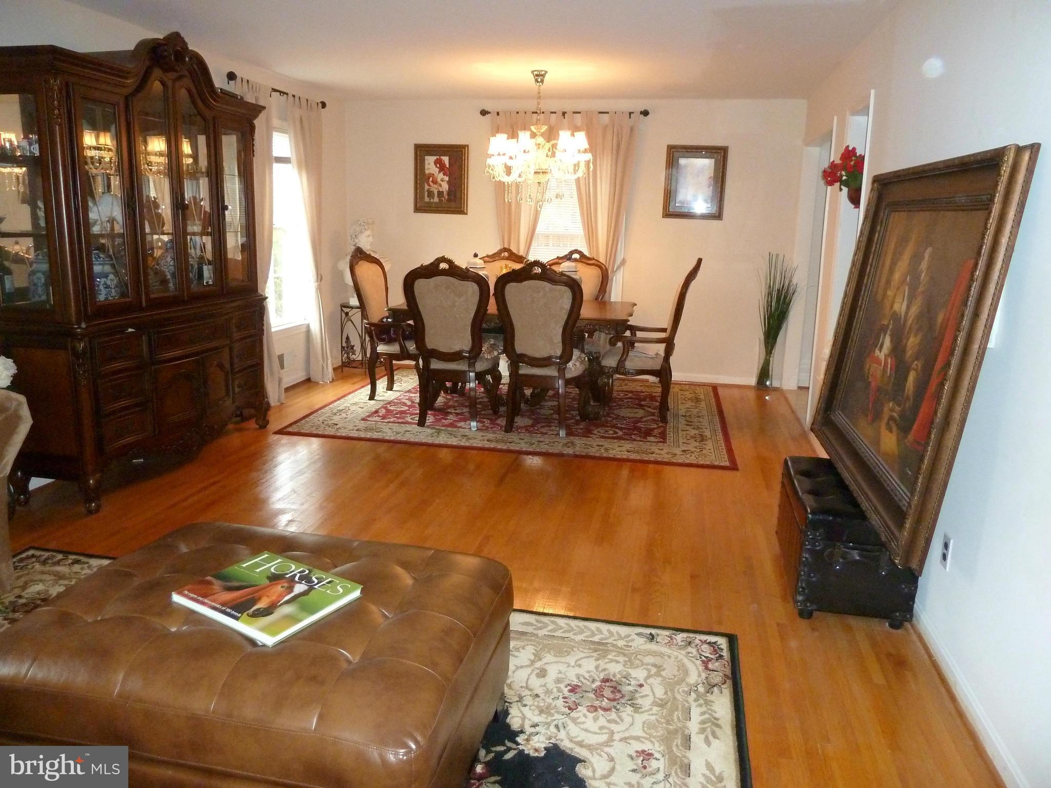 8702 Postoak Road Potomac, MD 20854 - Photo 5 of 27 Dining Room