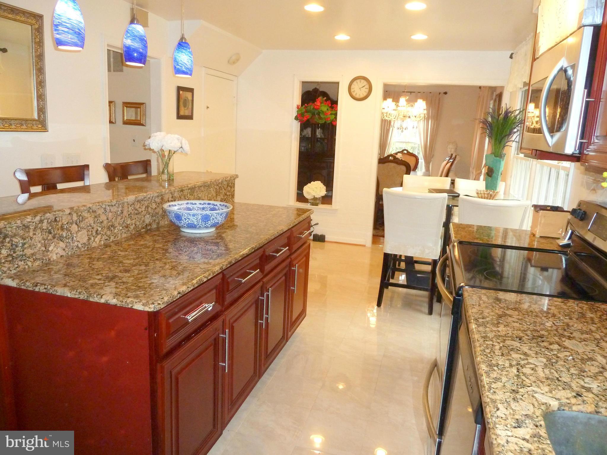 8702 Postoak Road Potomac, MD 20854 - Photo 8 of 27 Kitchen